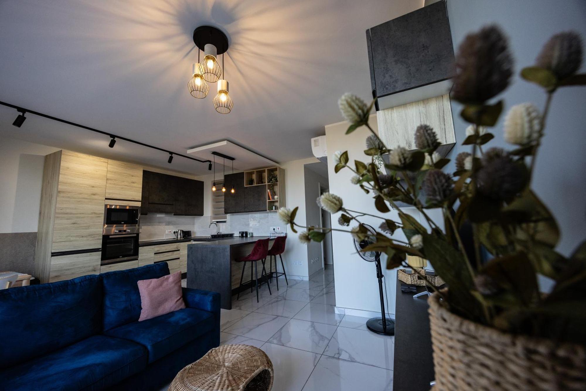 2-bed In With Sea And Country View Apartment *